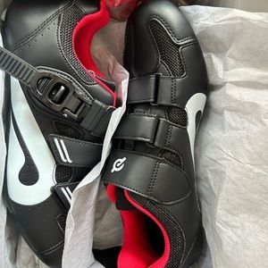 Peloton Size 39 Cycling Shoes with Delta Cleats